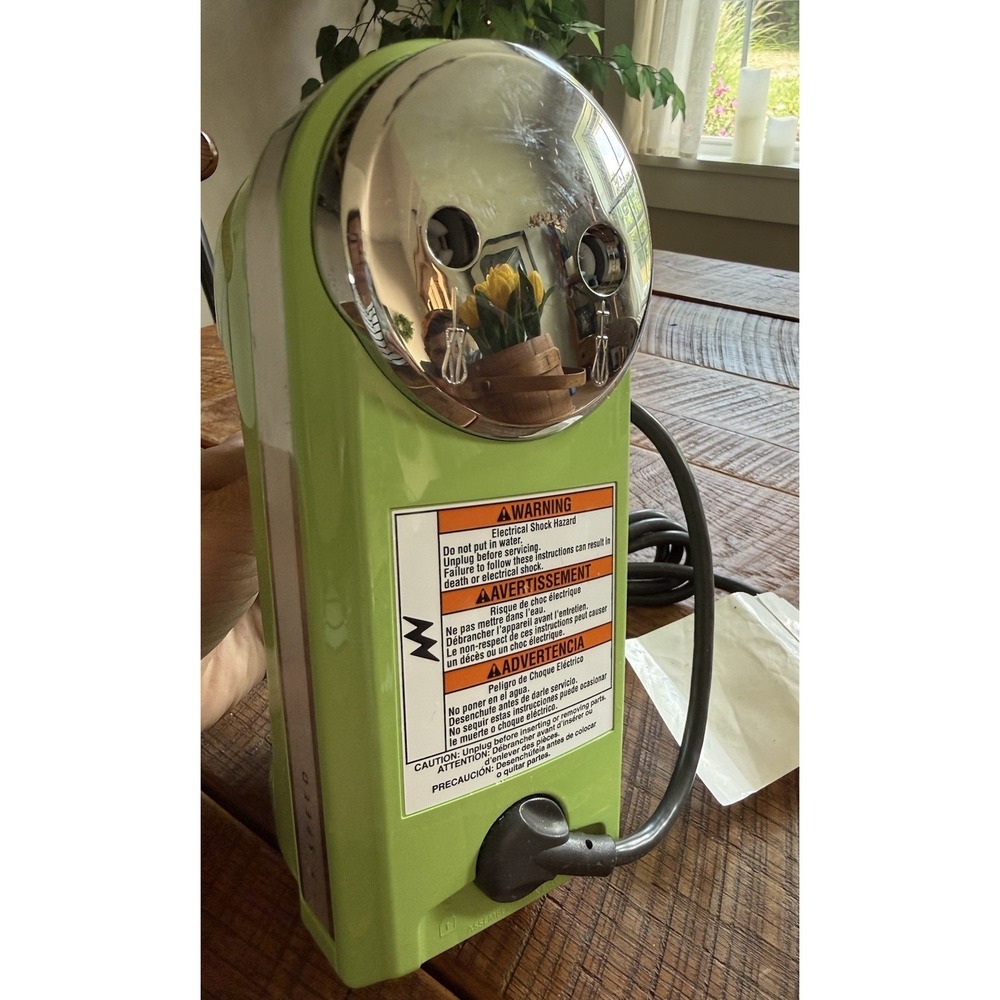 Kitchen Aid Hand Mixer Candy Apple Green 7 Speed Model KHM7211QGAO No Beaters - Picture 6 of 9